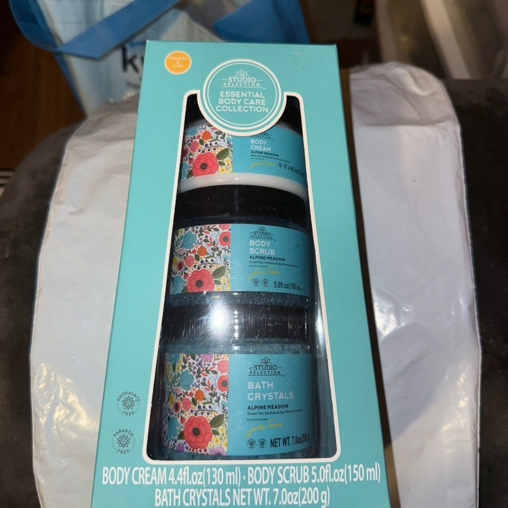 The Body Shop Blue Exfoliant & Scrub Set
